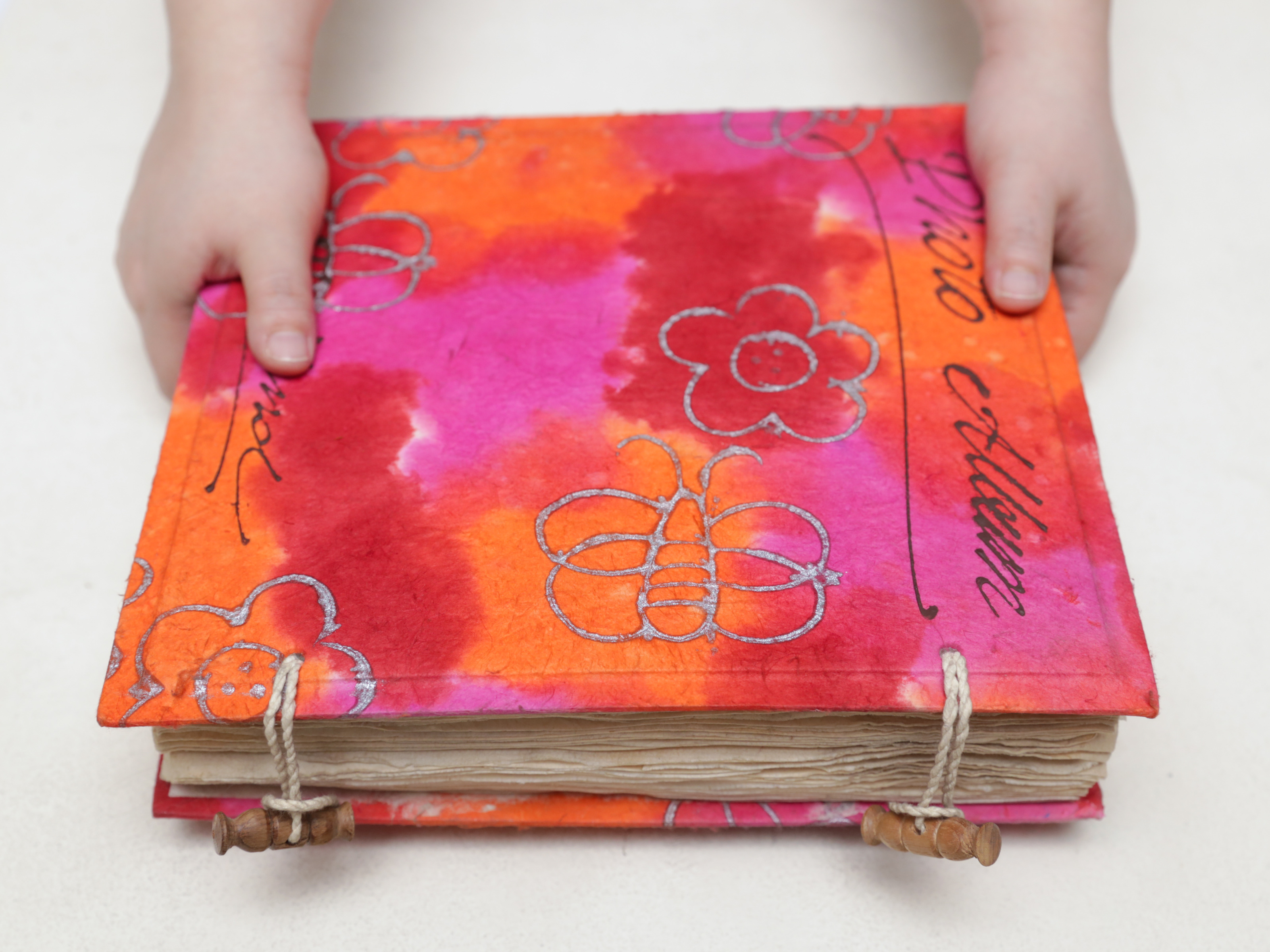 How to Make Homemade Scrapbooks: 14 Steps (with Pictures)