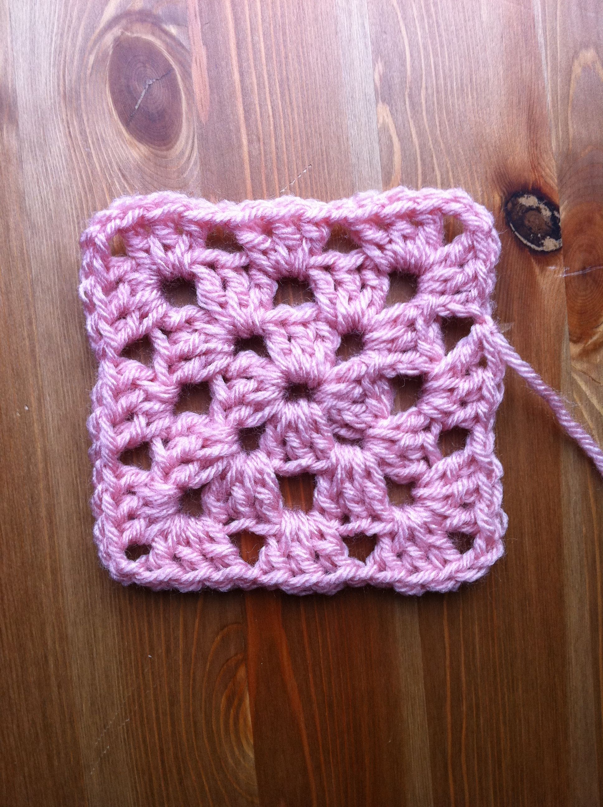 How to crochet a granny square | Crochet granny square tutorial, Granny